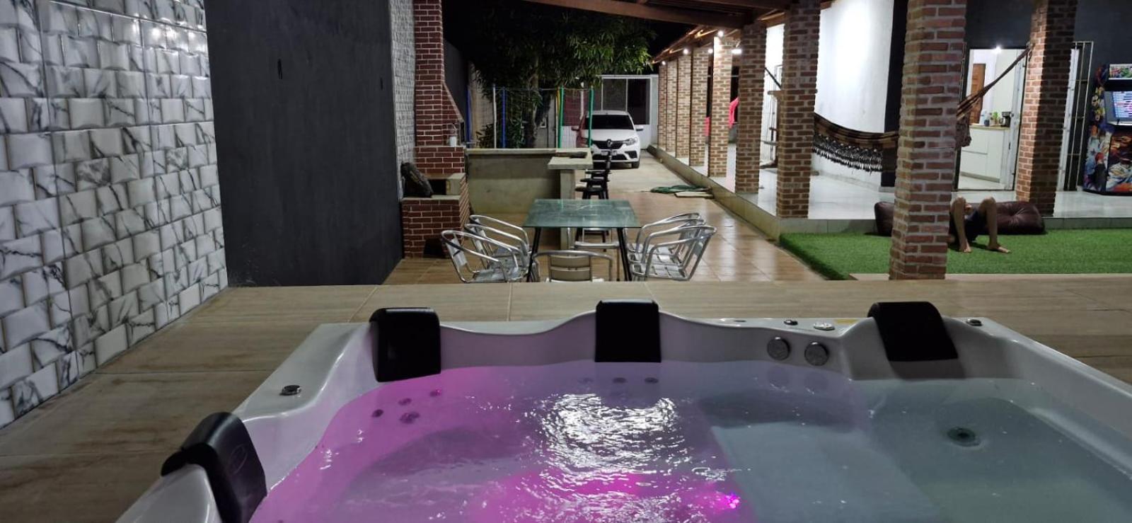Casa Com Piscina Em *